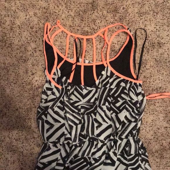 A kids dress - Picture 2 of 2